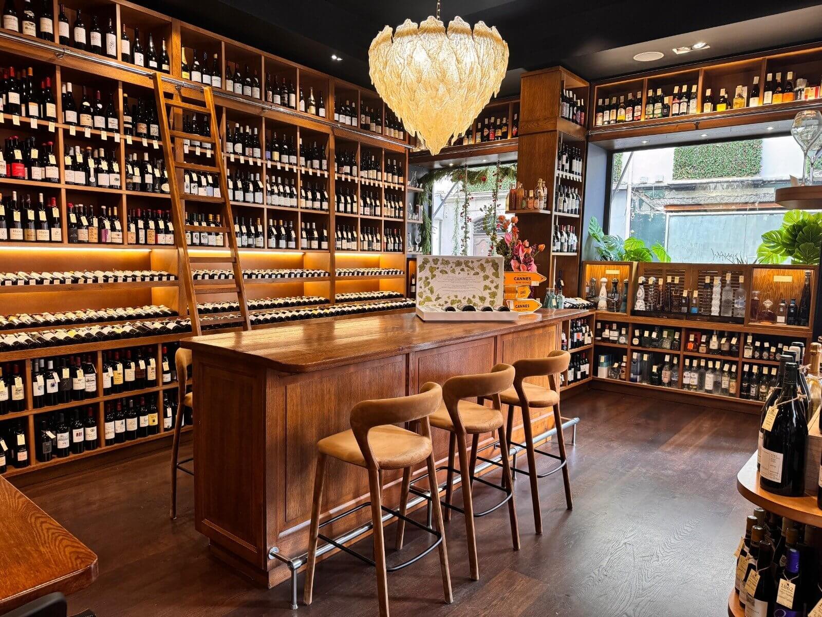 photo interieur 1862 wines cave a vin cannes.jpg